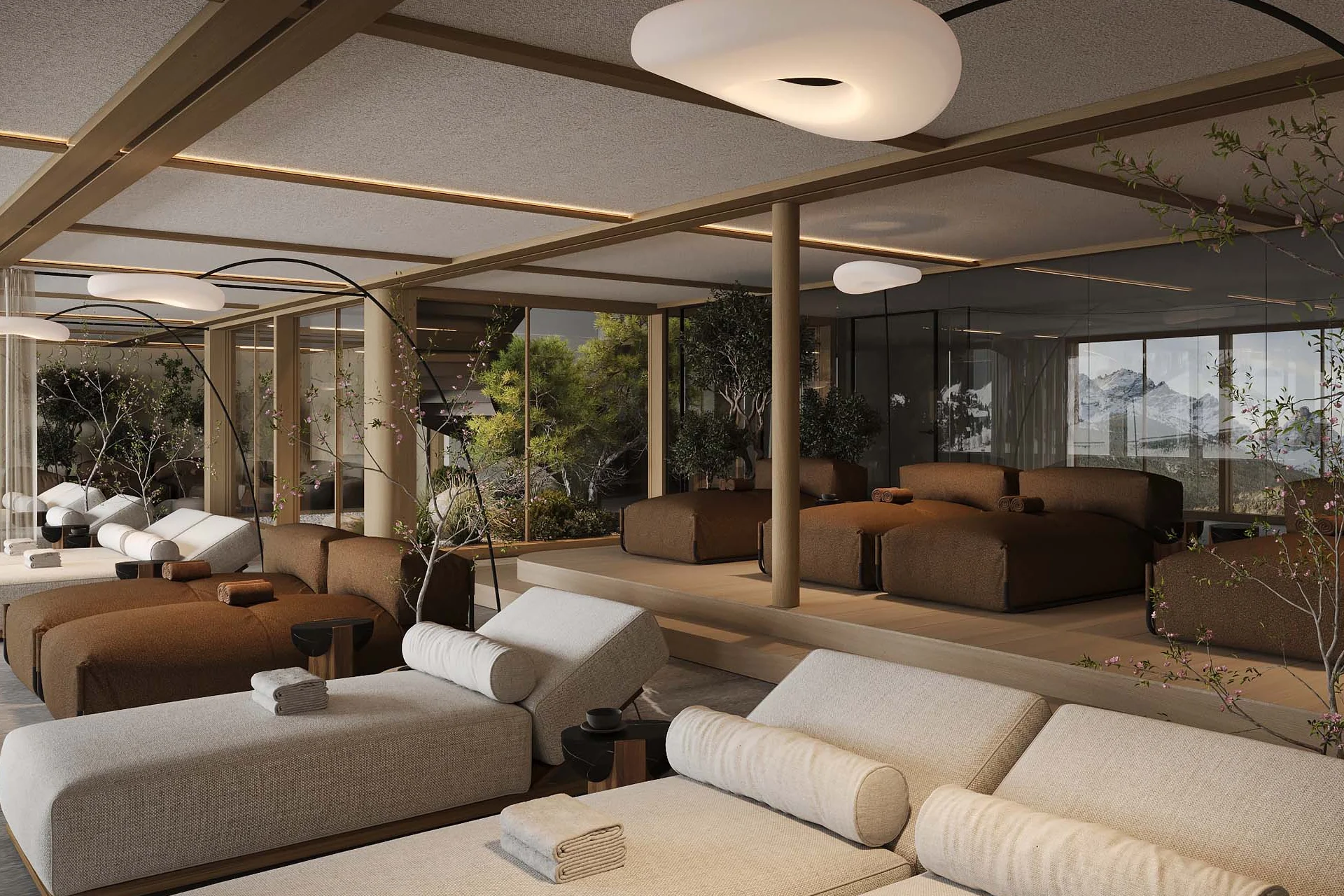 Hotel Monika in Sexten: Wohlbefinden inmitten der Dolomiten Moderner Ruheraum mit Liegen und großen Fenstern mit Bergblick