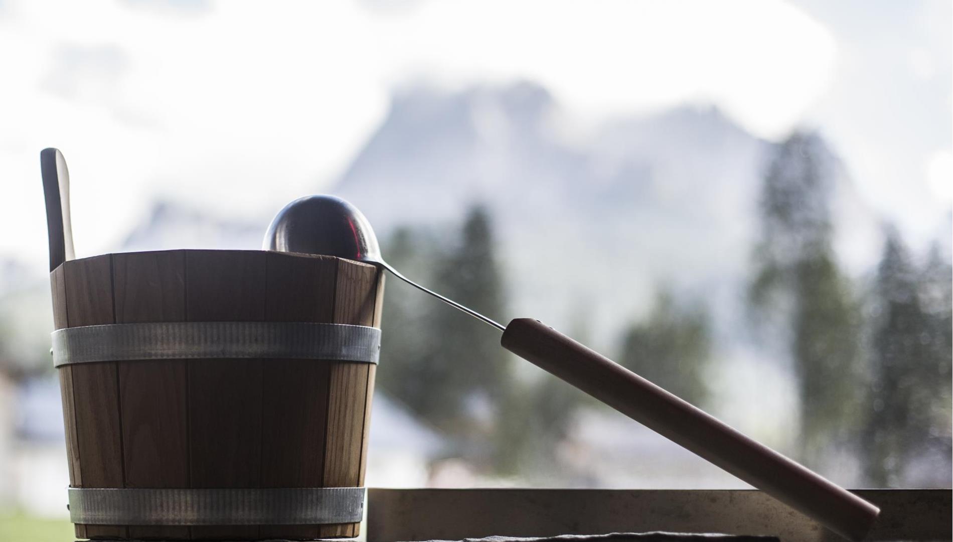 Infusion bucket on sauna heater